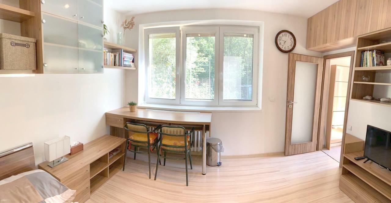 Krasny Apartman U Lesa, Trolejbus Do Centra A Bvv, Parkovani Zdarma Μπρνο Εξωτερικό φωτογραφία